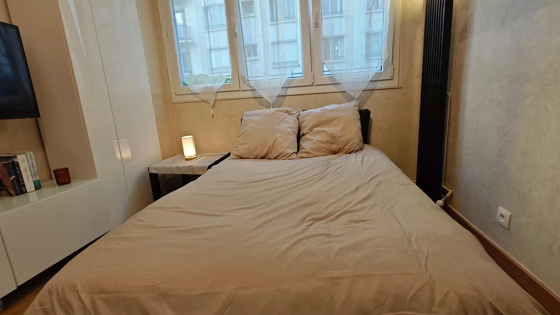 Montmorency Apartment *